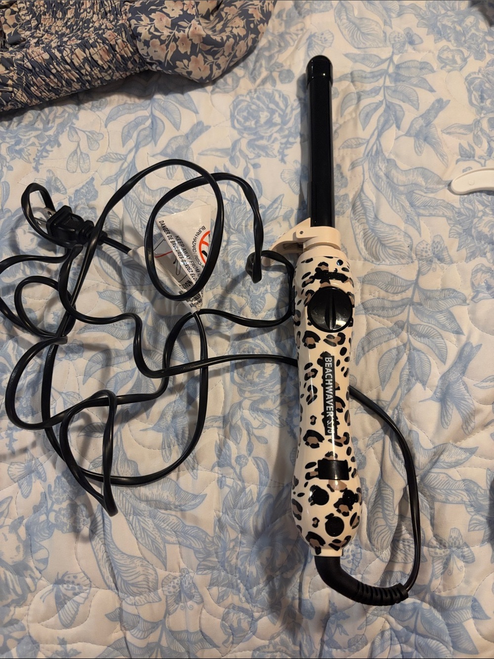 The Beachwaver Co. Leopard Print Curling Wand - Black & Cream